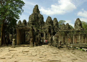 Храм Байон (Bayon) в заповеднике Ангкор, Сиемреап, Камбоджа – фотографии Камбоджи