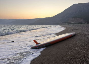 Сап борд на пляже Yanışlı, Gülnar, Мерсин – фотографии Турции