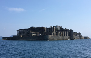Японский остров Мицубиси Гункандзима (Gunkanjima), Нагасаки – фотографии Японии