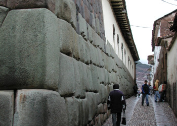 Улица Хатун-Румийок в Куско – фотографии Перу