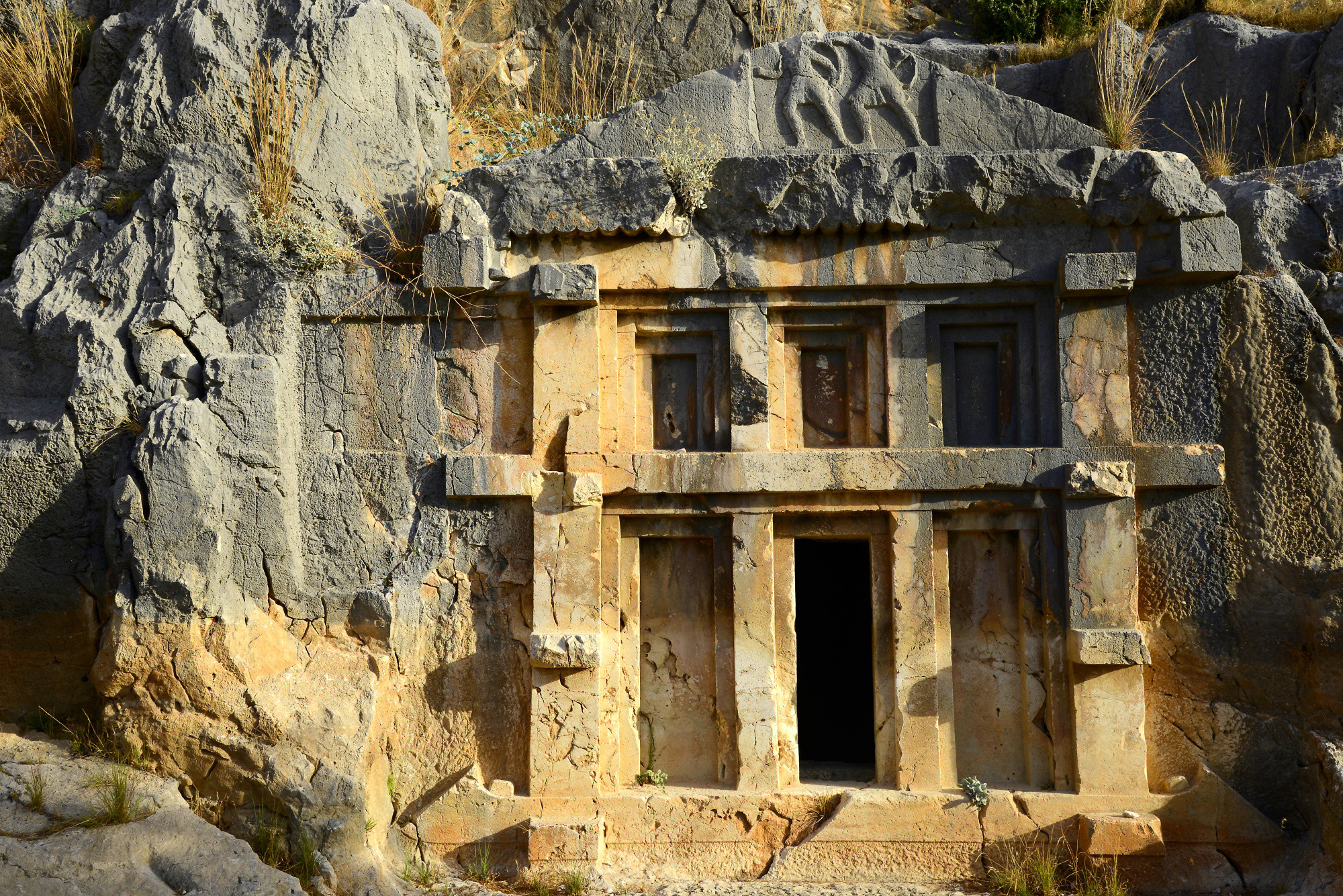 Скала-гробница в городе Мира, Кемер, Турция – фотографии Турции