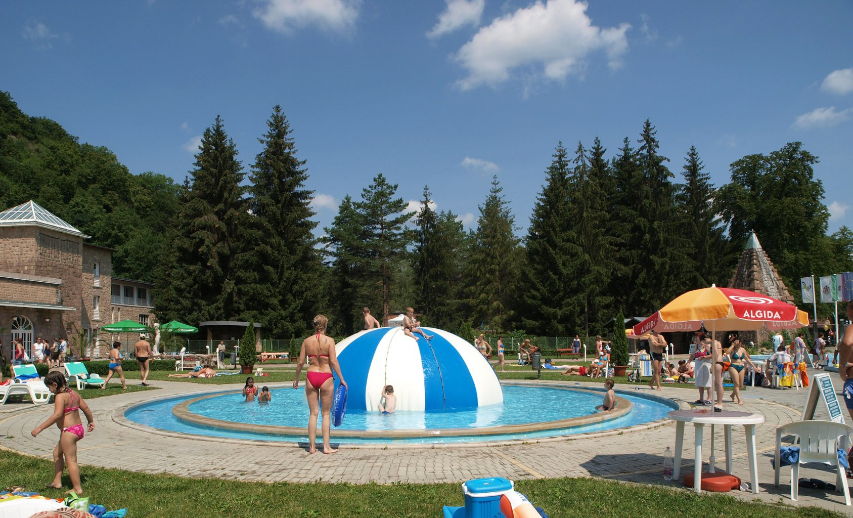 Детский бассейн в Мишкольц-Тапольце, Венгрия – фотографии Венгрии
