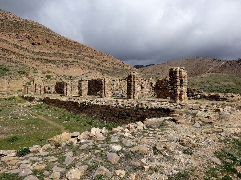 Каменные руины. Аль Кал'а оф Бени Хаммад. Алжир – фотографии Алжира