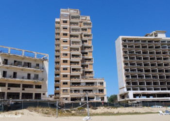 Разрушающийся туристический центр Фамагуста (Famagusta), Кипр – фотографии Кипра