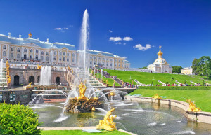 Дворец Монплезир в Петергофе (Peterhof), Санкт-Петербург, Россия – фотографии России