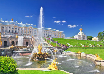 Дворец Монплезир в Петергофе (Peterhof), Санкт-Петербург, Россия – фотографии России