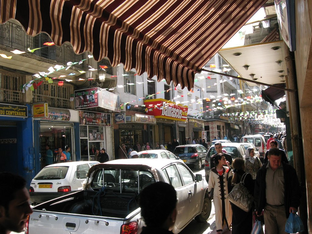 Торговый переулок. Оран. Алжир. – фотографии Алжира