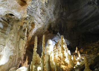 Потрясающие пещеры Фрасасси (Frasassi Caves), регион Марке, Италия – фотографии Италии