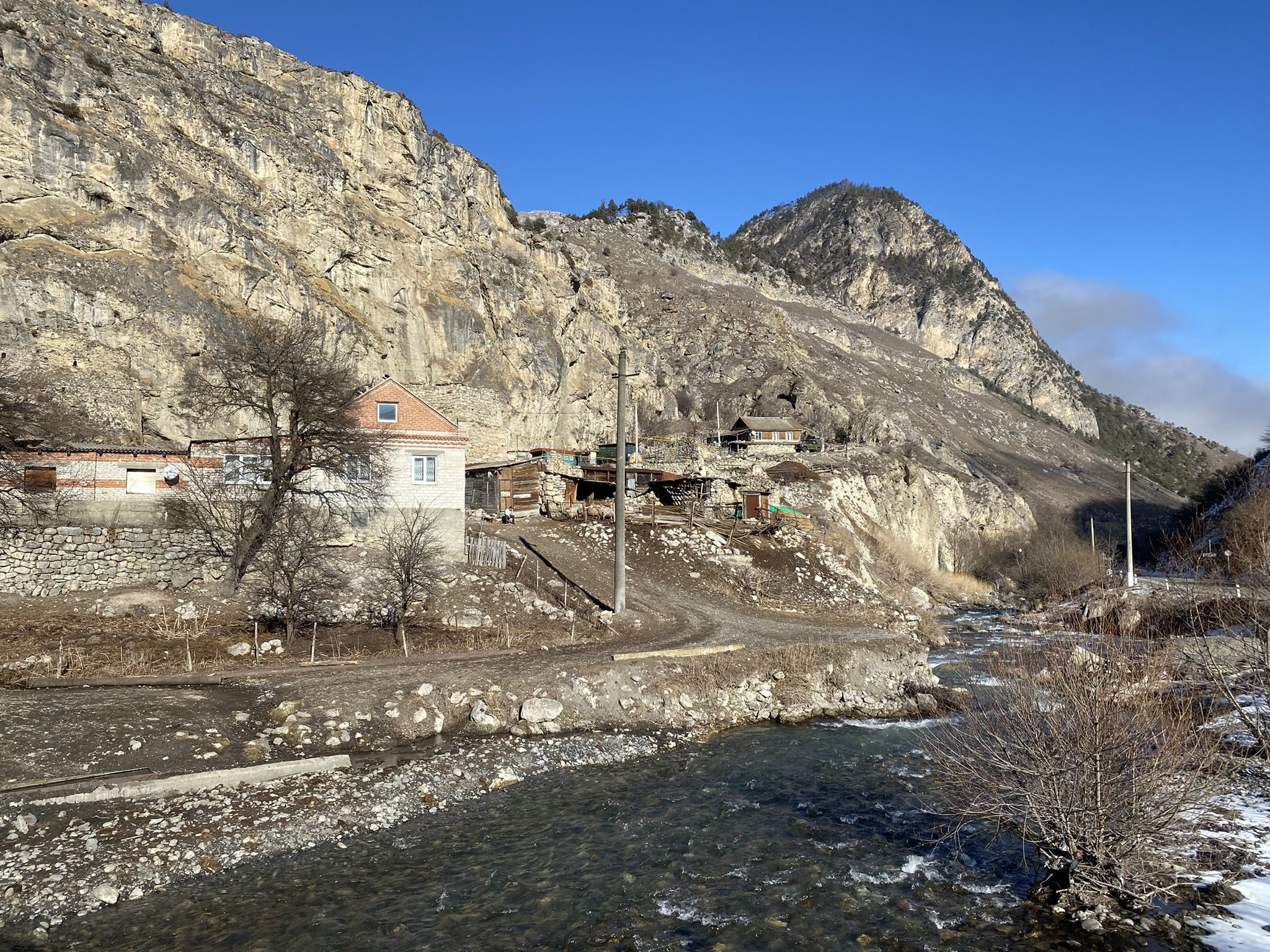 Окрестности возле крепости Дзивгис – фотографии России