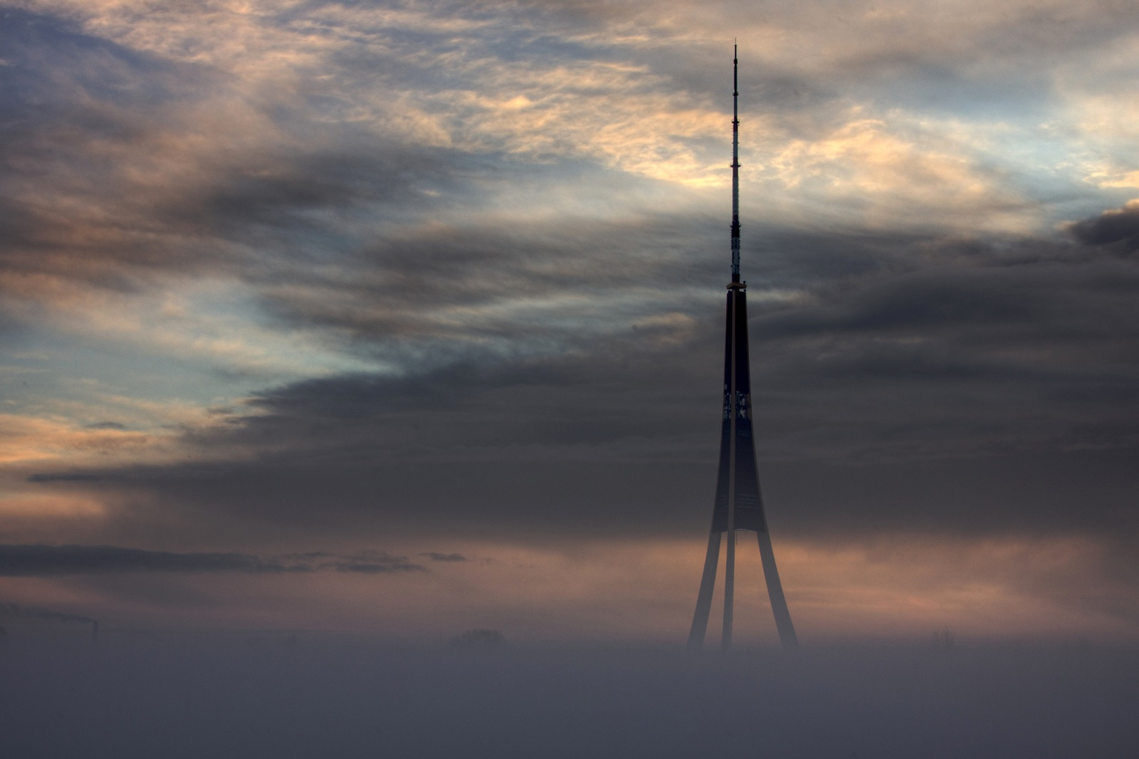 Рижская телебашня"Латвия" – фотографии Латвии