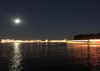 Ночью в конце мая в Питере – фотографии России