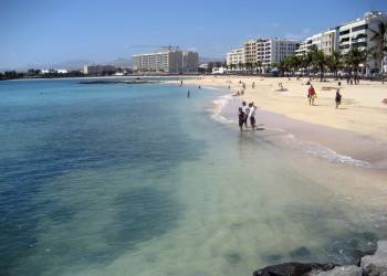 Playa del Reducto - главный городской пляж Арресифе – фотографии Канарских островов