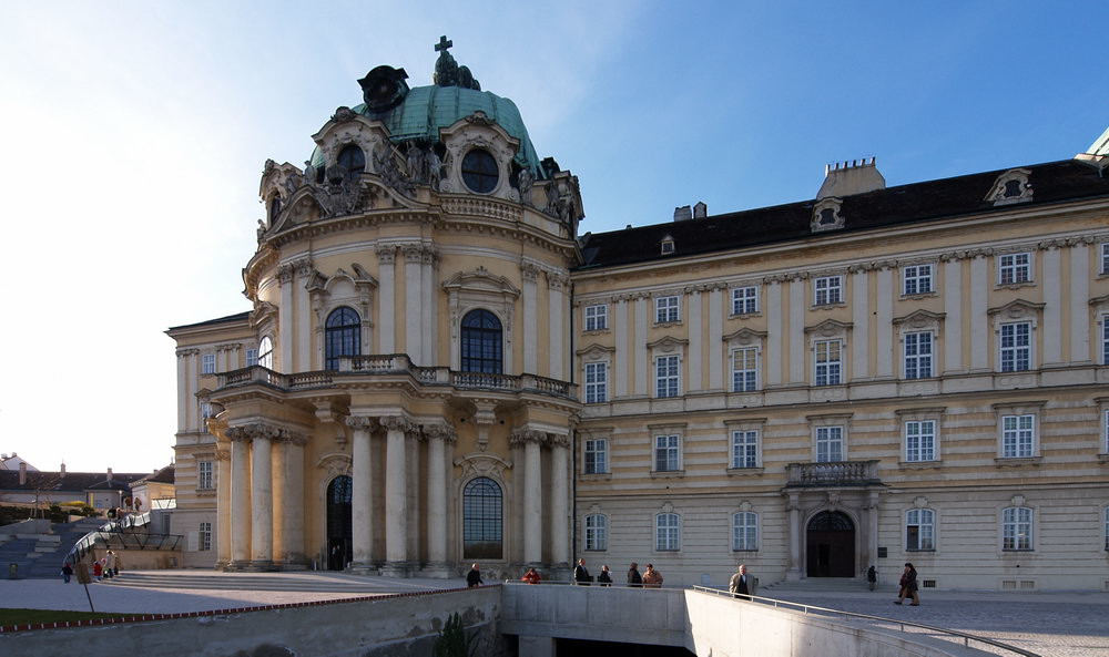 Монастырь Клостернойбург (Stift Klosterneuburg) в Венском лесу – фотографии Австрии