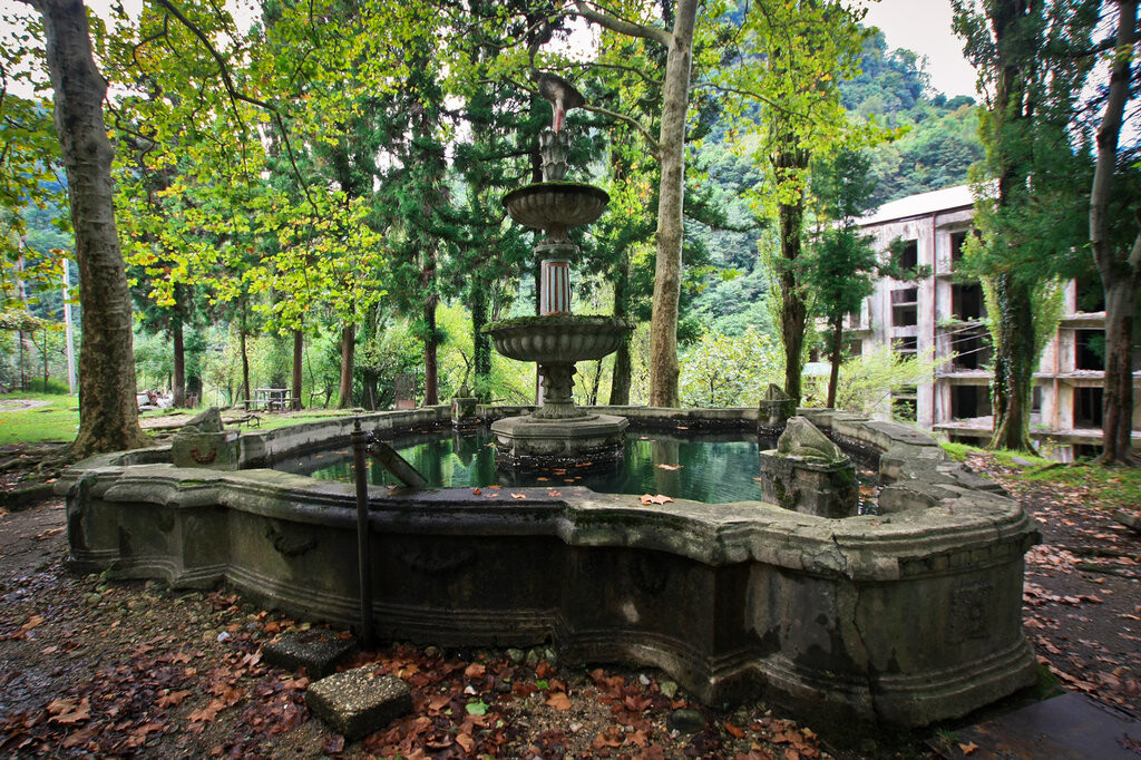 Забытый фонтан. Ткуарчал. Абхазия – фотографии Абхазии