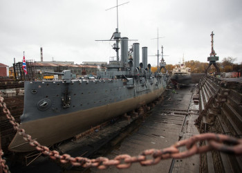 Крейсер «Аврора» (Сruiser Aurora) - важнейшая достопримечательность Санкт-Петербурга – фотографии России