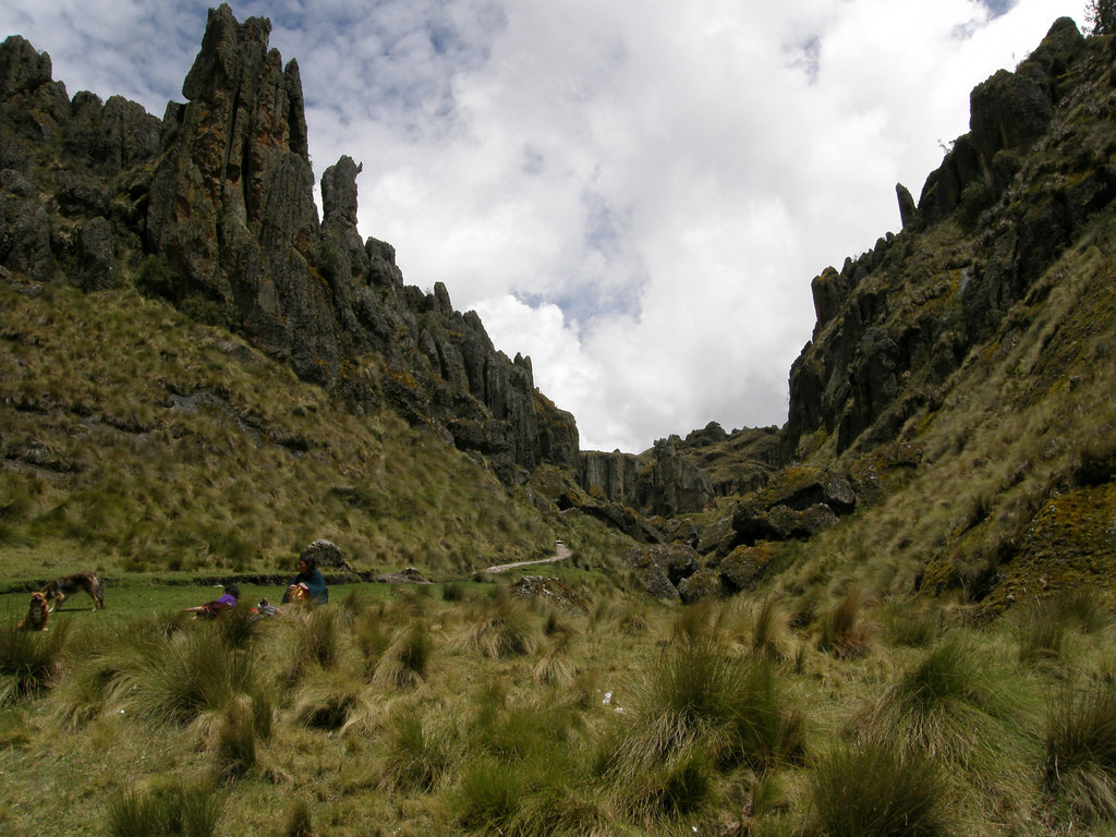 Археологический памятник Кумбе-Майо (Cumbe Mayo) в Кахамарке – фотографии Перу