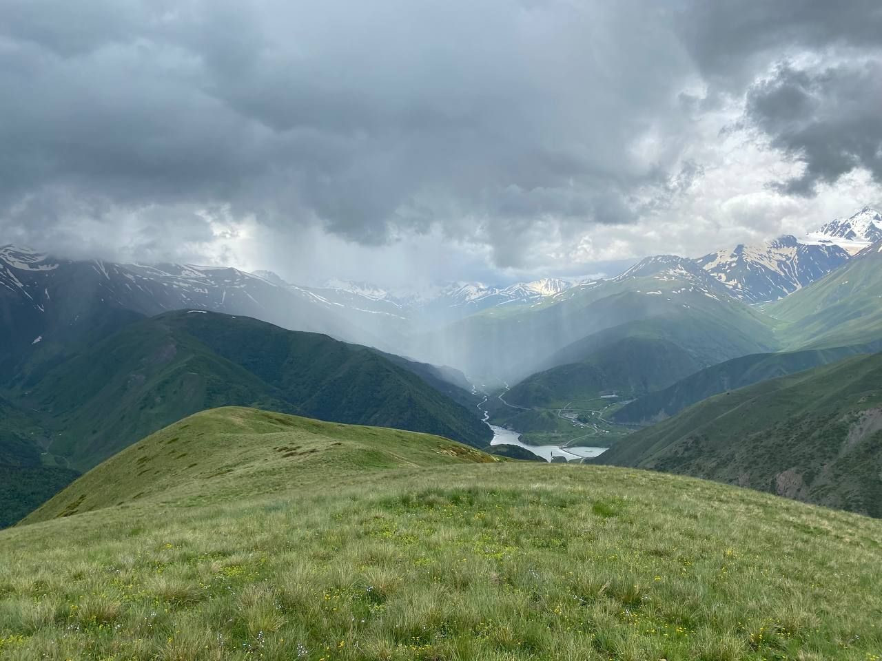 Поход в ущелье Цмиаком на цветение рододендронов – фотографии России