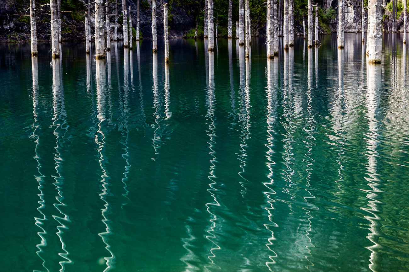 Красивый лес пленён озером Каинди (Lake Kaindy) в Казахстане – фотографии Казахстана