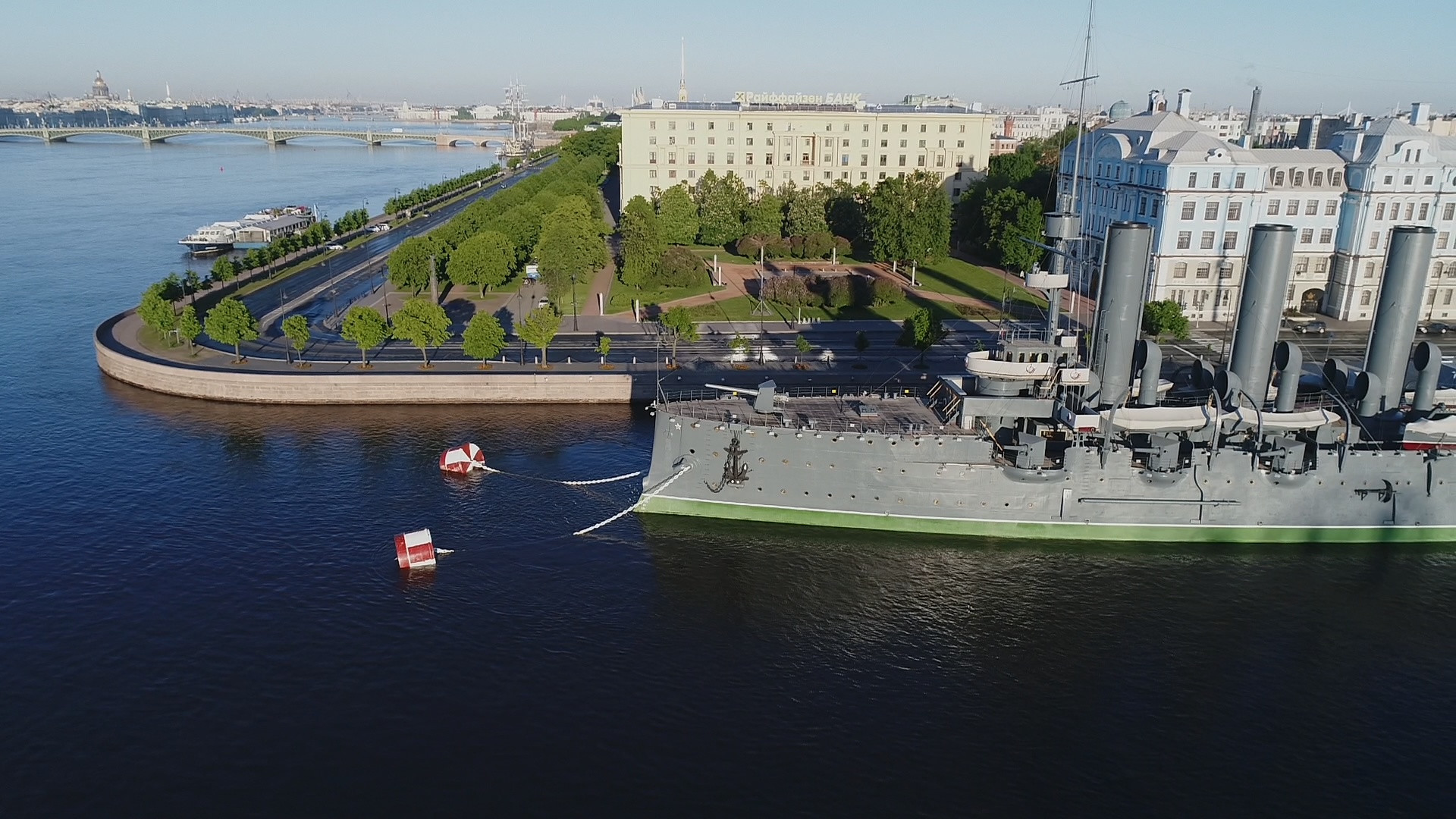 В 1917 году Крейсер «Аврора» принимал участие в событиях Октябрьской революции – фотографии России