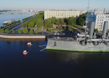 В 1917 году Крейсер «Аврора» принимал участие в событиях Октябрьской революции – фотографии России