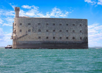 Неприступный бастион форт Бойяр (Fort Boyard), Франция – фотографии Франции