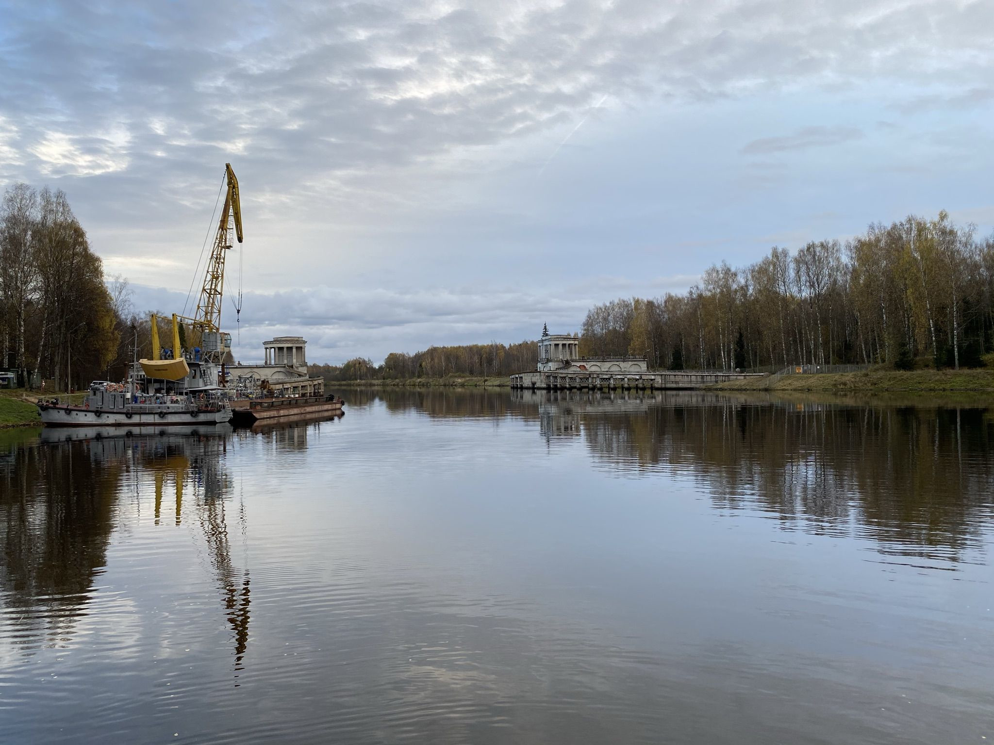 Паромная переправа № 1 между Тверской и Московской областями – фотографии России