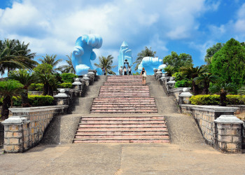 Памятник погибшим в местной тюрьме – фотографии Вьетнама