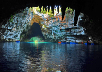 Пещера Мелиссани (Melissani Cave) в Греции – фотографии Греции