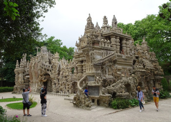 Архитектура Идеального дворца почтальона Шеваля необычна и кажется совершенно фантастической – фотографии Франции