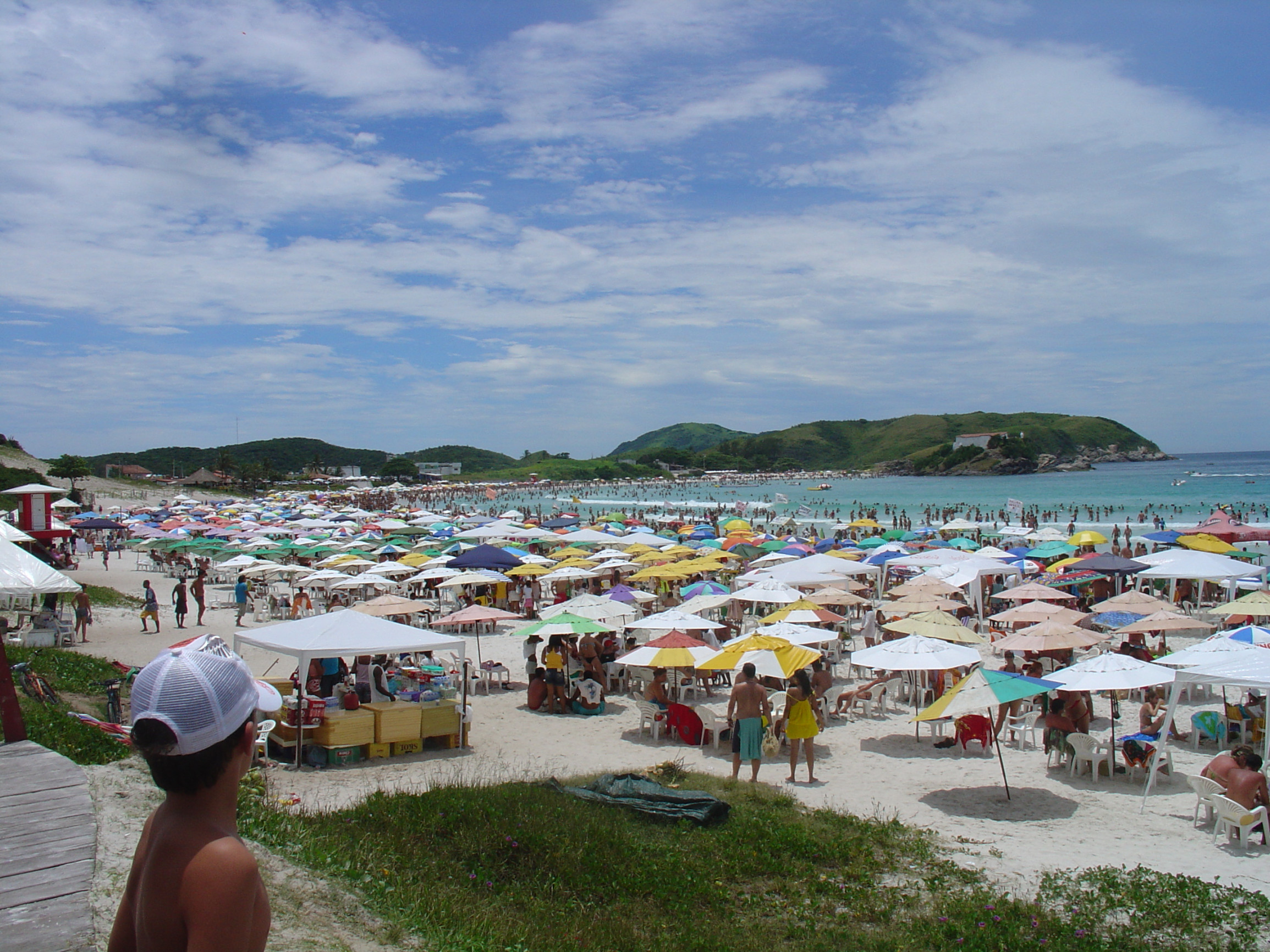 Пляж Прайя-ду-Форте (Praia do Forte) в Кабу-Фриу, Бразилия – фотографии Бразилии