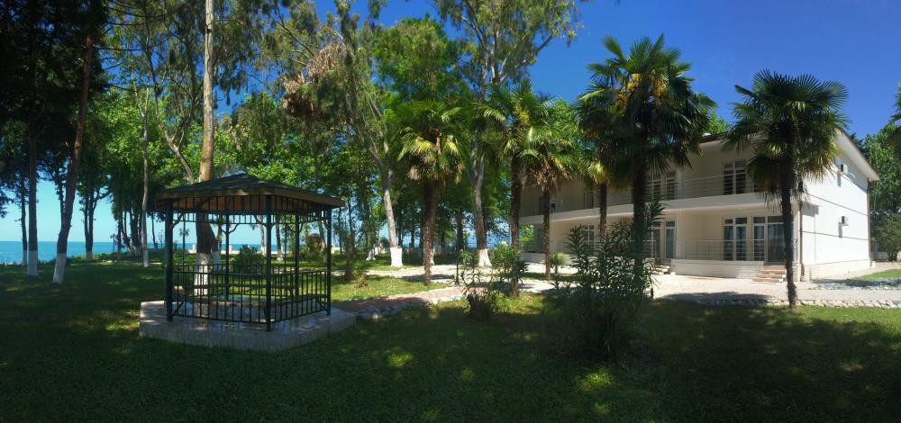 Летний домик на побережье Гулрыпш – фотографии Абхазии