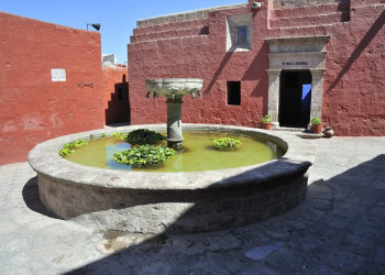 Монастырь Санта-Каталина (Monasterio de Santa Catalina de Siena) – фотографии Перу