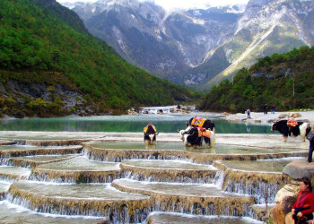 Побывать на Луне можно, будучи при этом не космонавтом, приехав в Долину Голубой Луны – фотографии Китая