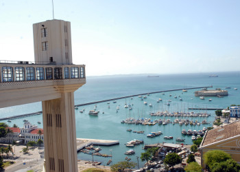 Лифт Ласерда (Elevador Lacerda) в Салвадоре – фотографии Бразилии