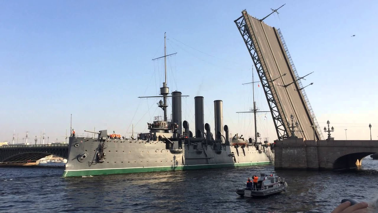 Военный боевой корабль Крейсер «Аврора» (Сruiser Aurora) сейчас - музей в Санкт-Петербурге – фотографии России