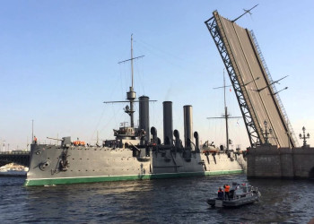 Военный боевой корабль Крейсер «Аврора» (Сruiser Aurora) сейчас - музей в Санкт-Петербурге – фотографии России