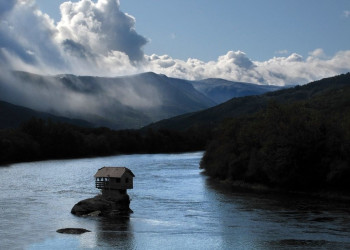 Дом отшельника на реке Дрина 8 – фотографии Боснии и Герцеговины