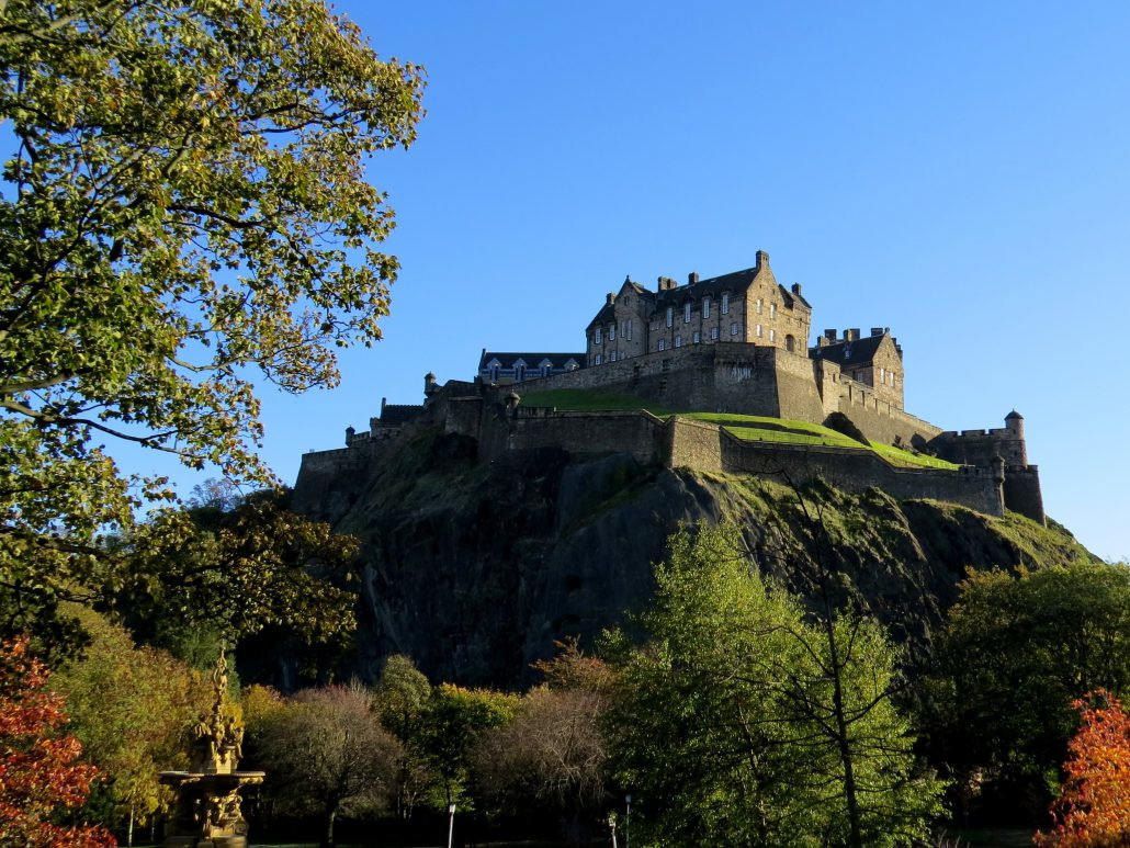 Древняя крепость эдинбургский замок, Шотландия – фотографии Великобритании