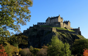 Древняя крепость эдинбургский замок, Шотландия – фотографии Великобритании