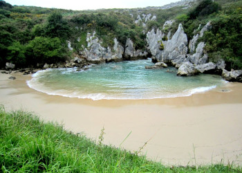 Природное чудо пляж Плайя де Гульпиюри в Княжестве Астурия, Испания – фотографии Испании
