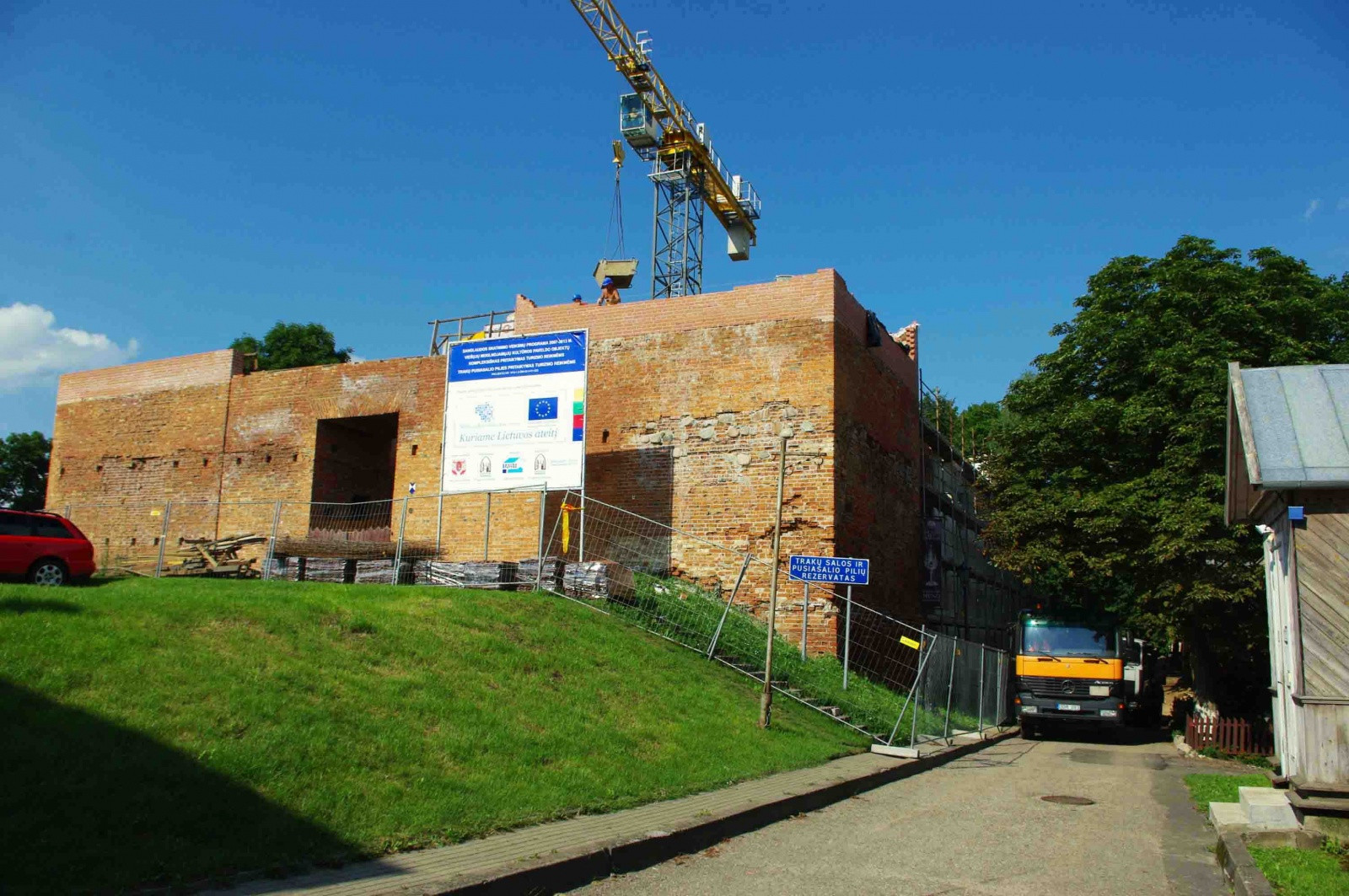 Реставрация тракайского полуостровного замка в Литве – фотографии Литвы