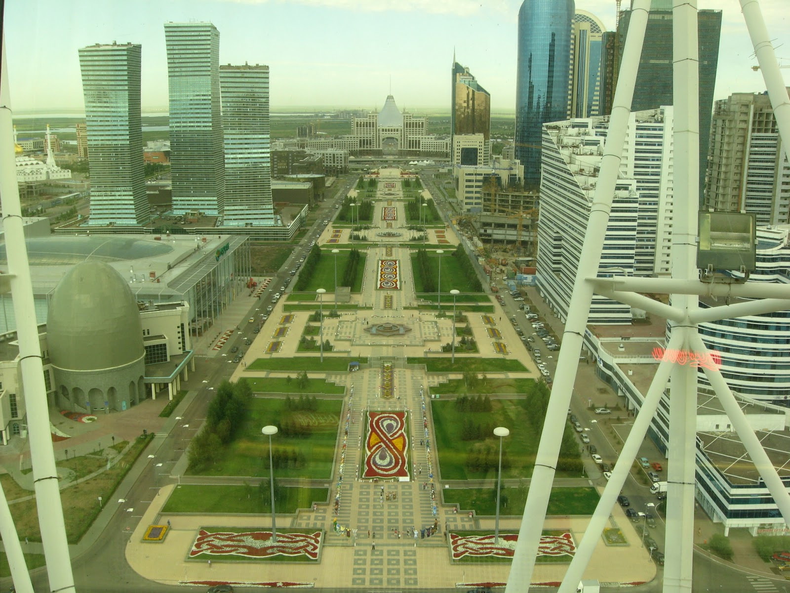 Вид с башни Байтерек – фотографии Казахстана