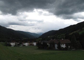 Пасмурное небо. Раннвег. Австрия – фотографии Австрии