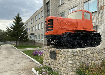 Трактор Анатолия Мерзлова в Михайлове – фотографии России