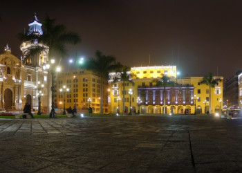 Пласа-де-Армас в Лиме, также известная как Пласа-Майор – фотографии Перу