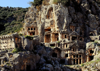 Скала-гробница в городе Мира (Myra), Кемер, Турция – фотографии Турции