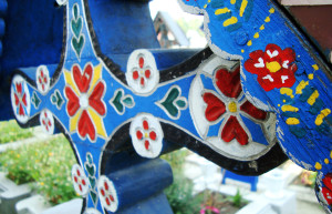 Румынское «Весёлое кладбище» находится у деревни Сэпынца в 20 километрах к западу от Сигета – фотографии Румынии