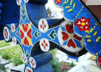 Румынское «Весёлое кладбище» находится у деревни Сэпынца в 20 километрах к западу от Сигета – фотографии Румынии