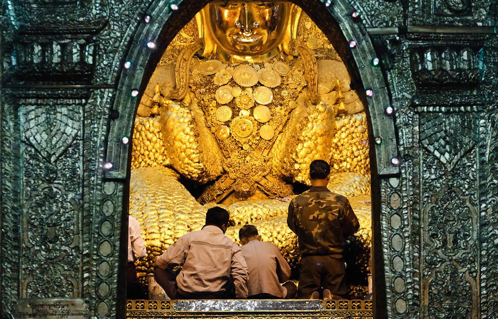 Храм Махамуни (Mahamuni Buddha Temple) – фотографии Мьянмы