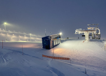 Кресельный подъемник на курорте Большой Вудъявр, верхняя станция – фотографии России